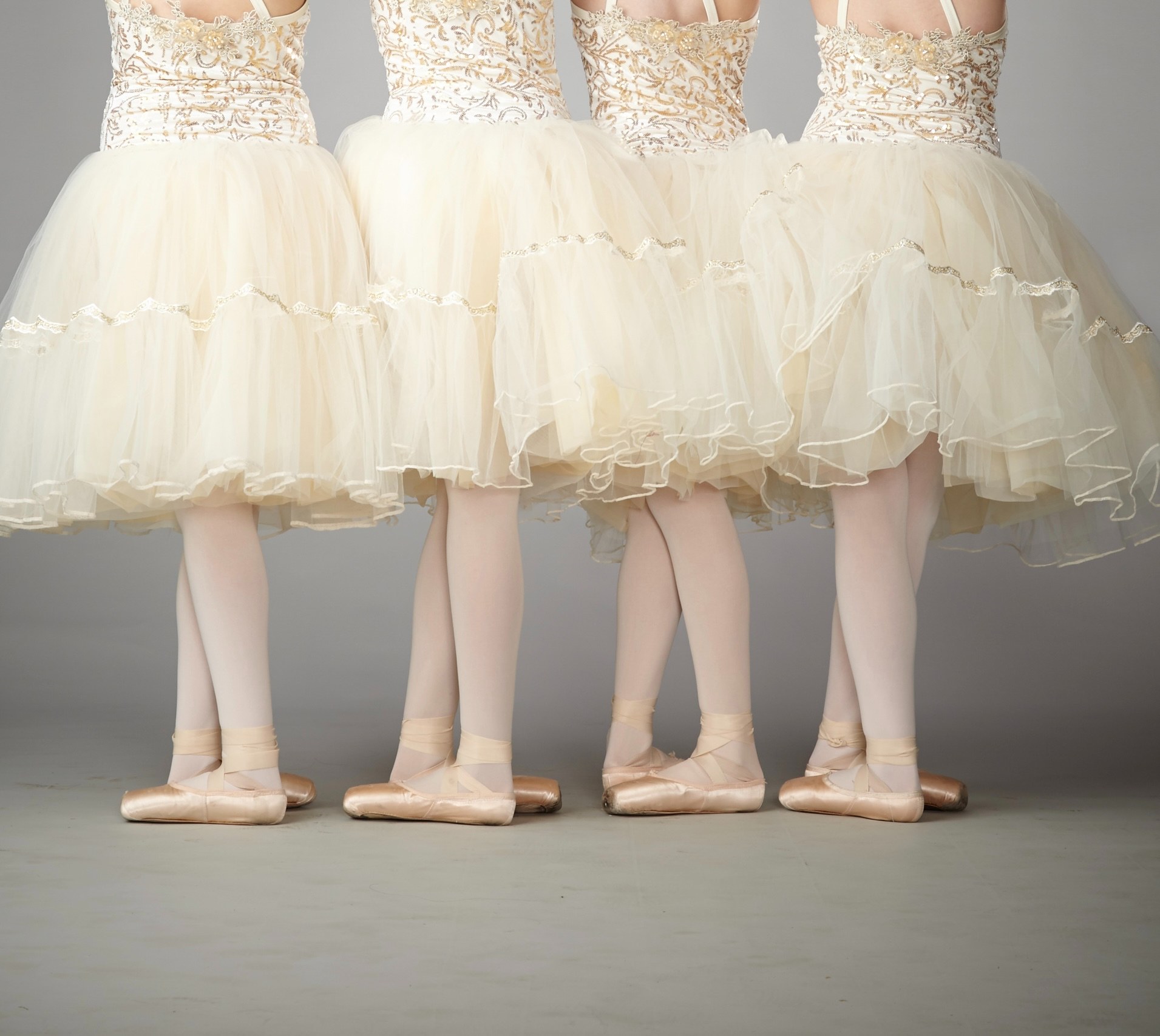 Ballet At The Park dancers in tutus and pointe shoes